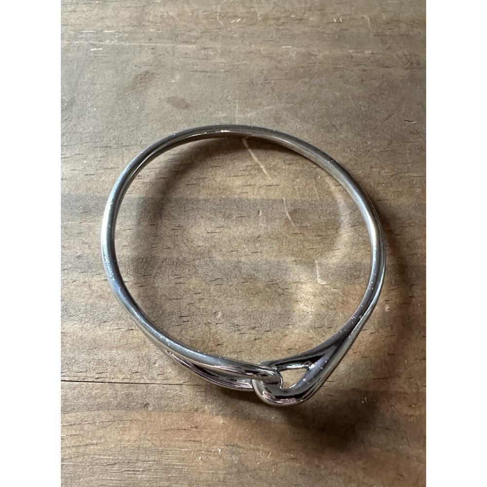New Without Tags Double Loop Hook Silver Tone Bracelet Bangle 8.5” - Picture 6 of 6
